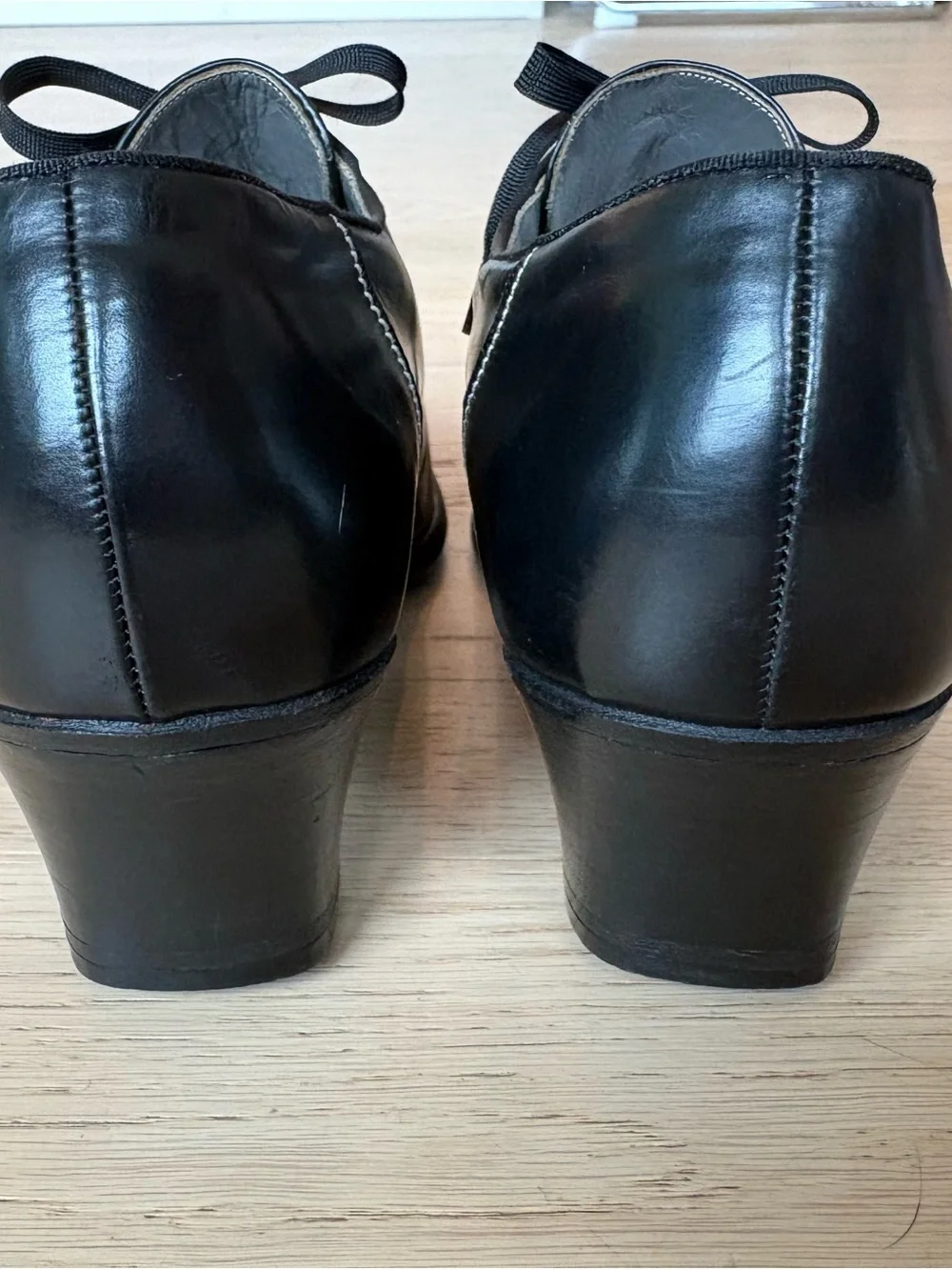 1940s 1950s Black Leather Heeled Oxfords Shoes Size 7.5 B Supple Leather